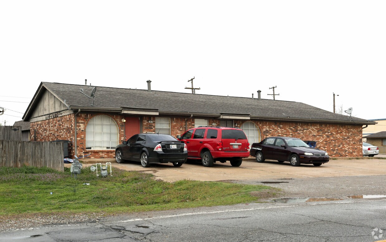 Building Photo - 7136 E 13th St
