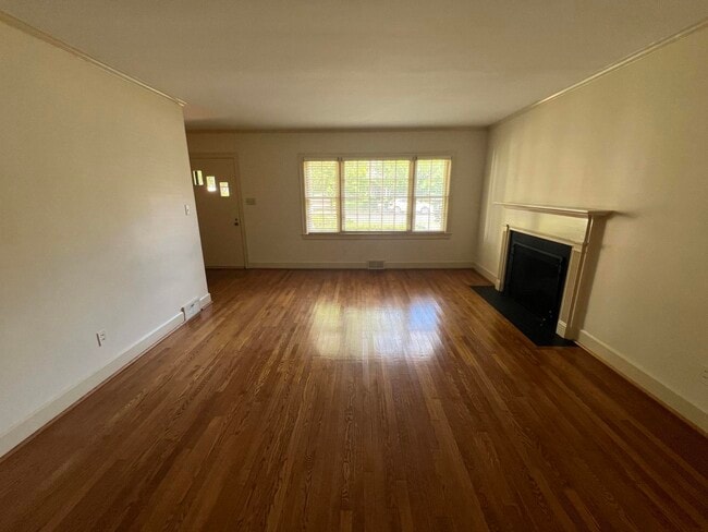 Building Photo - 405 Holiday Rd