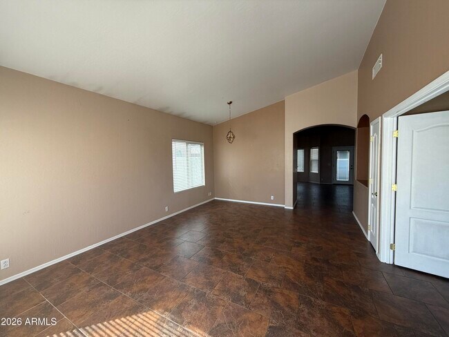 Foto del edificio - 8136 W Laurel Ln