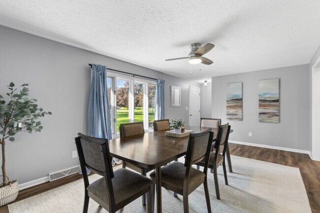 Foto del edificio - 306 Manitou Beach Rd