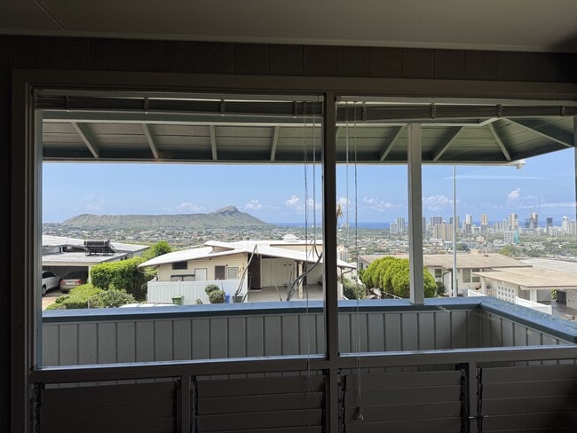 Building Photo - 1412 Kaminaka Dr