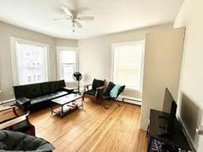 Building Photo - No Brokers Fee, Central BU Location, heat, Hot Water Included, Laundry on a Site, Parking for Rent