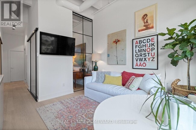 Photo du bâtiment - 150 Logan Ave