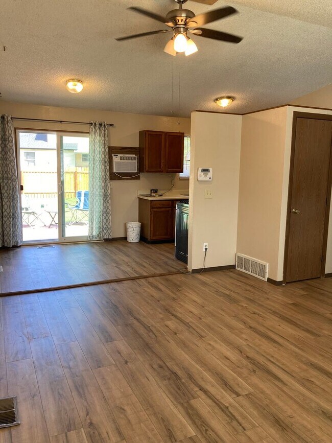 Foto del edificio - Charming 3 Bed, 2 Bath Home with Spacious ...