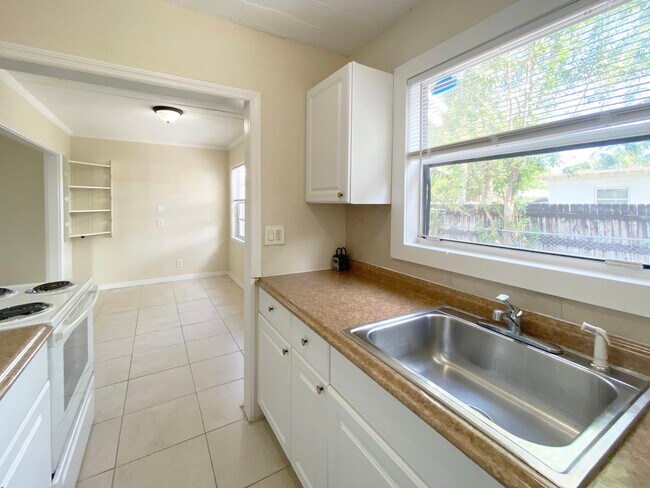 Foto del edificio - 5004 Webster Ave