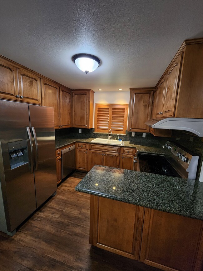 Building Photo - 1231 Padre Dr