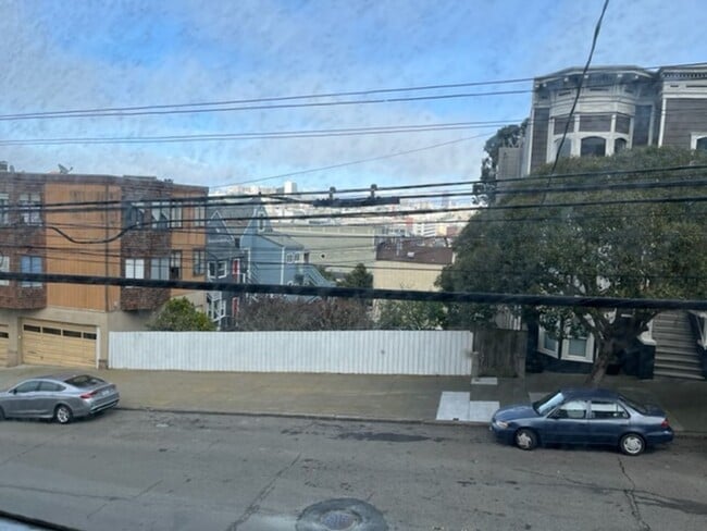 Foto del edificio - Washer and Dryer**View**Hardwood**Spacious...