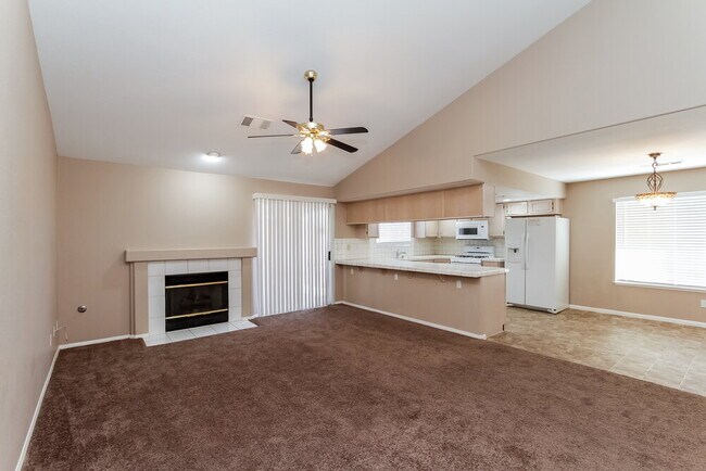 Foto del edificio - 334 Oak Canyon Dr