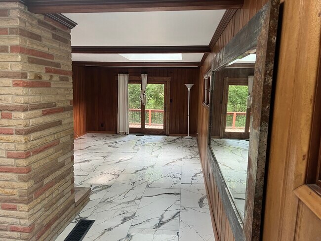Foto del edificio - 5948 Edgewood Cir