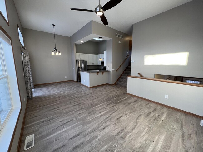 Foto del edificio - 6823 Newbury Rd