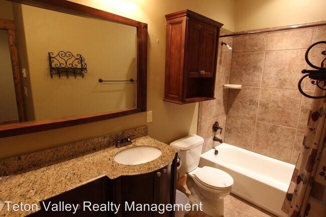 Building Photo - 3 br, 2 bath House - 715 Moraine Court #21