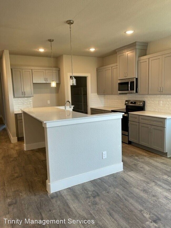 Building Photo - 4 br, 2.5 bath House - 717 The Cottages