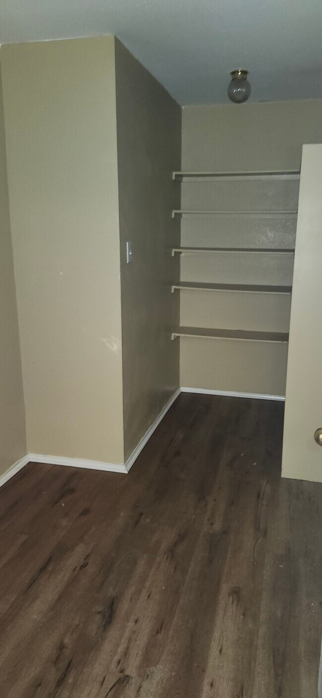 Foto del edificio - 715 Ford Dr