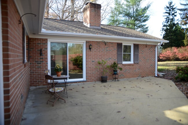 Building Photo - 4007 Tompkins Dr