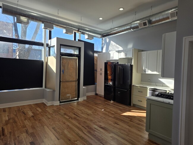 Building Photo - 831 S Western Ave