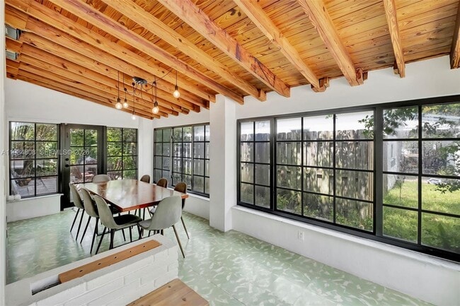 Foto del edificio - 1224 NE 182nd St