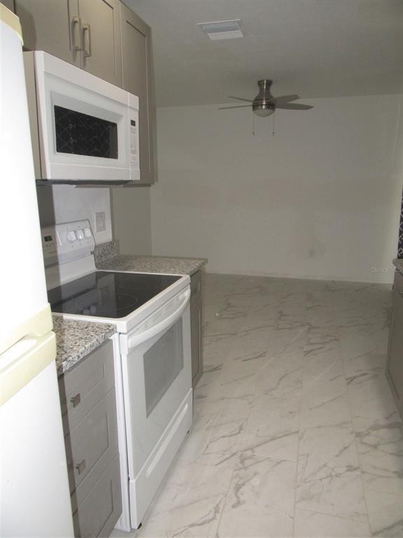 Foto del edificio - 23029 Alabaster Ave