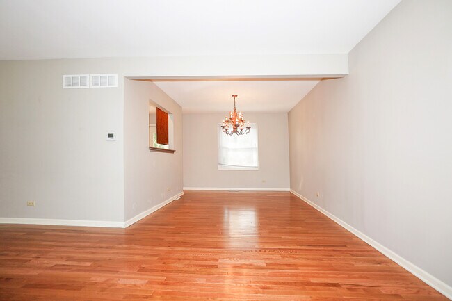 Foto del edificio - 1329 Stonegate Rd