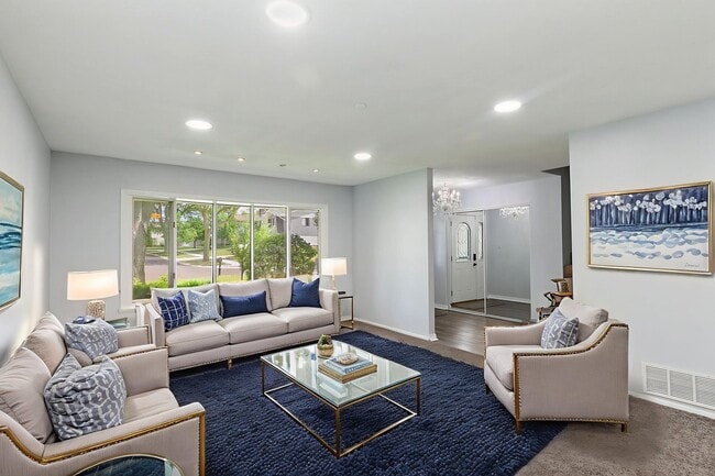 Foto del edificio - 1126 Tiverton Ct