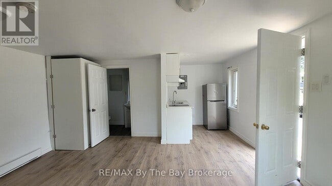 Photo du bâtiment - 280 River Rd E