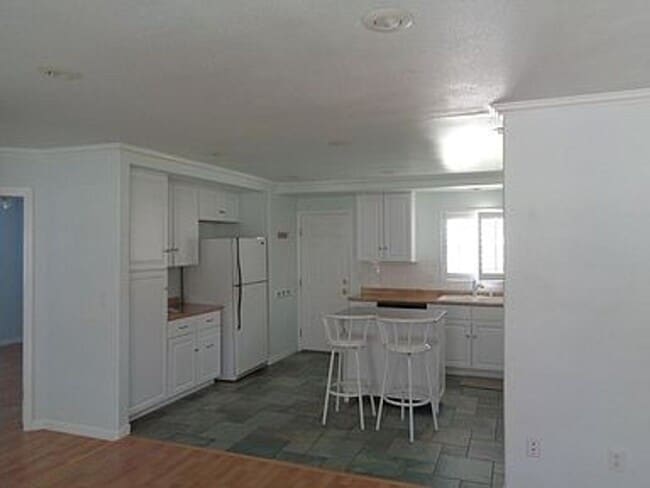 Building Photo - 1131 Knollwood Dr