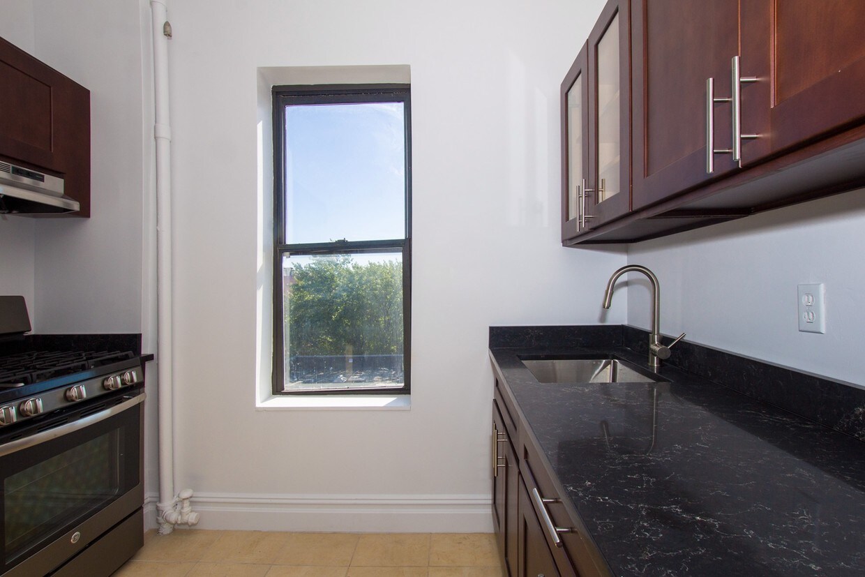 Building Photo - 3086 32nd St
