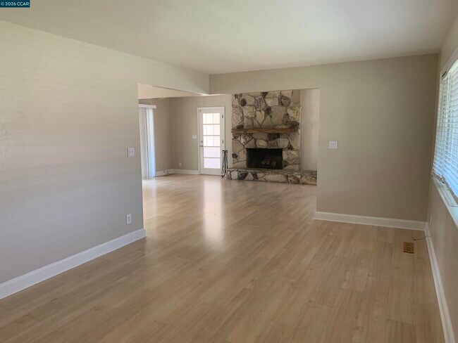 Foto del edificio - 1608 Claycord Ave