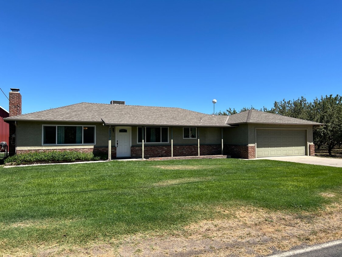 Primary Photo - 2 bedroom country home in Escalon!