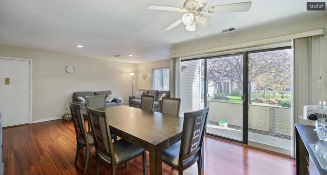 Living room - P11 Avon Dr