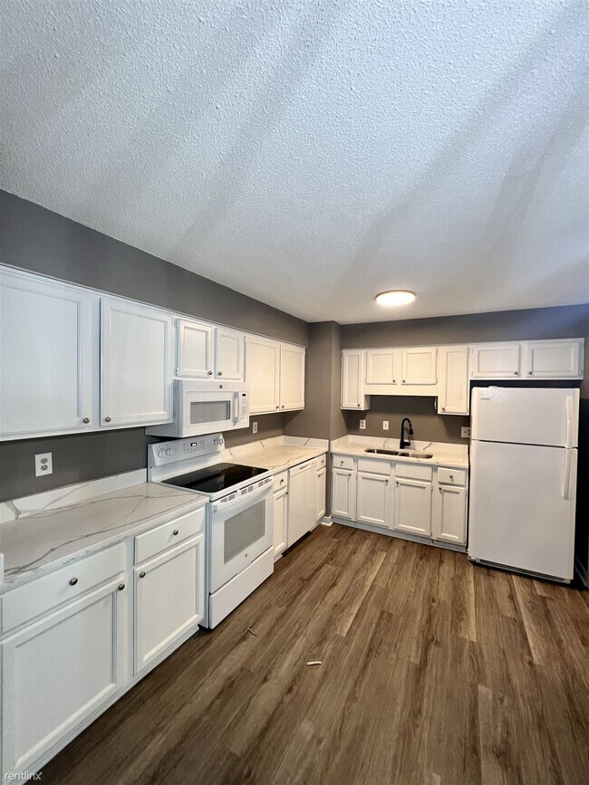 Building Photo - 2 br, 1.5 bath Townhome - 4300 Bayliner Dr