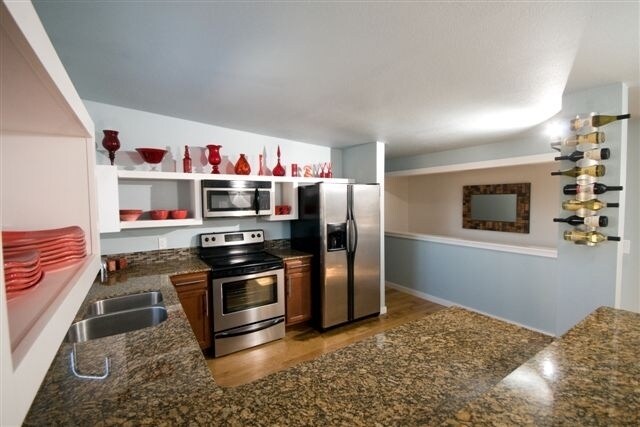 Building Photo - Beautiful  lakefront home with gorgeous views