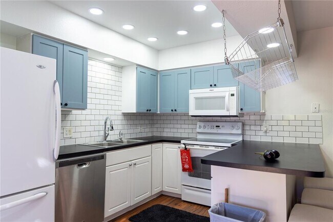 Building Photo - 1794 S Park Ave