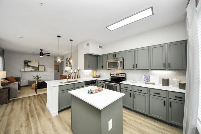 Building Photo - 3003 Memorial Ct