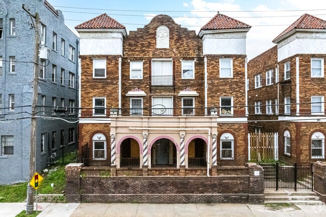 Building Photo - The Flats on 39th