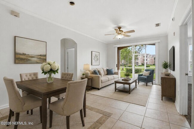 Foto del edificio - 7990 Baymeadows Rd E