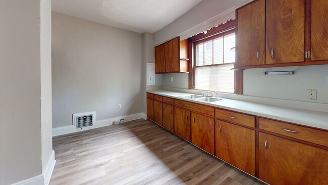 Foto del edificio - 801 W Exchange St