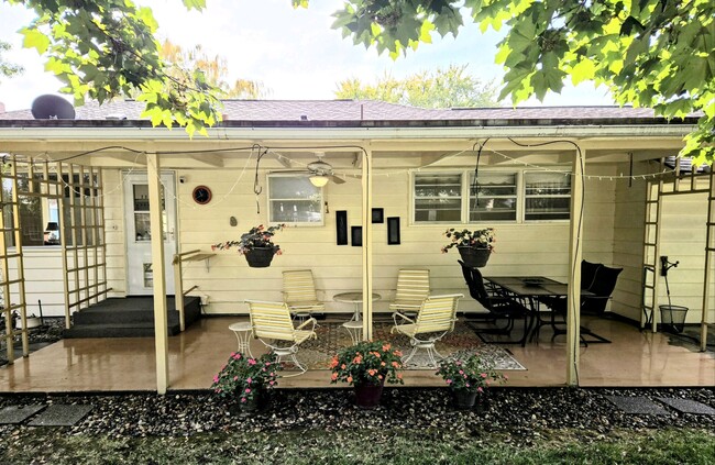 Building Photo - 825 Wauna Vista Dr