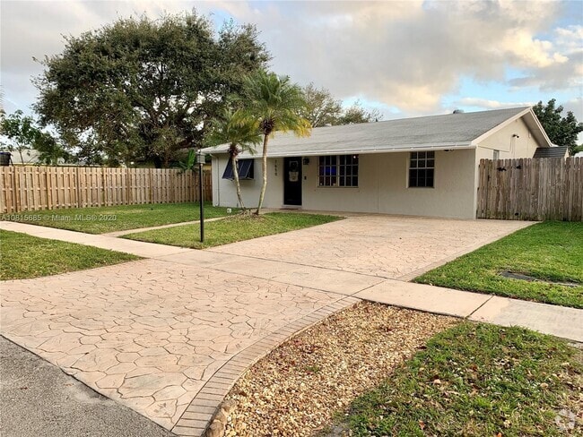 Building Photo - 7650 NW 33rd St