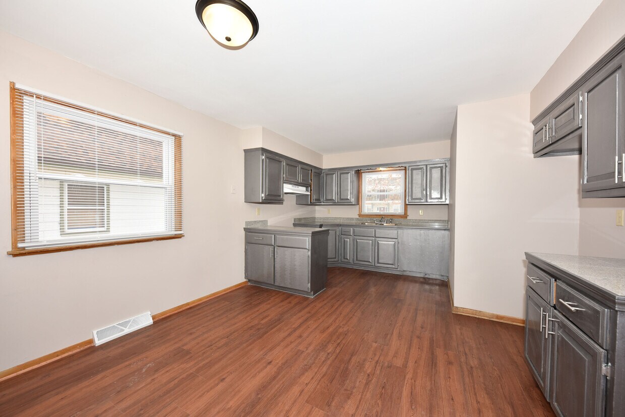 Primary Photo - 4700 N 52nd St