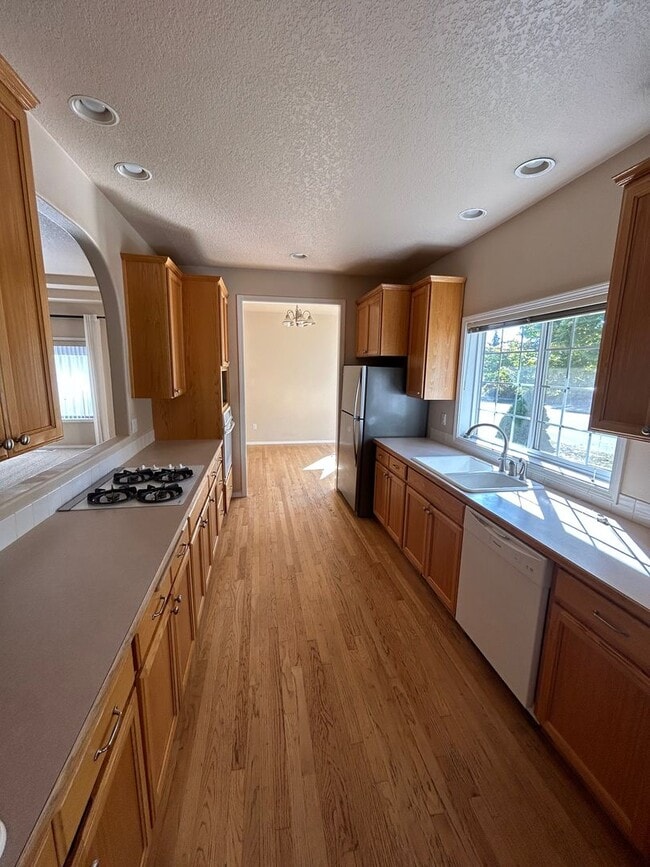 Building Photo - Large 3 Bedroom, 2 Bath Home in North Newberg