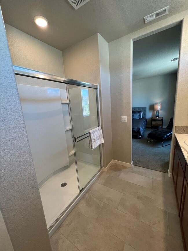 Foto del edificio - Gorgeous 2 Story, 3 Bed/2.5 Bath Townhouse with 2 Car Garage in Gated Community