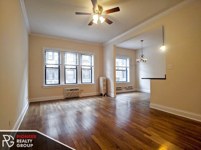 Building Photo - 736 W Addison St