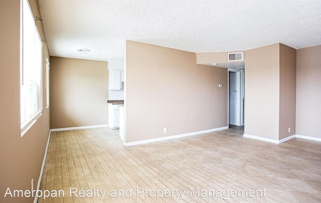 Building Photo - 2 br, 1 bath House - 5228 Pebble Beach #D