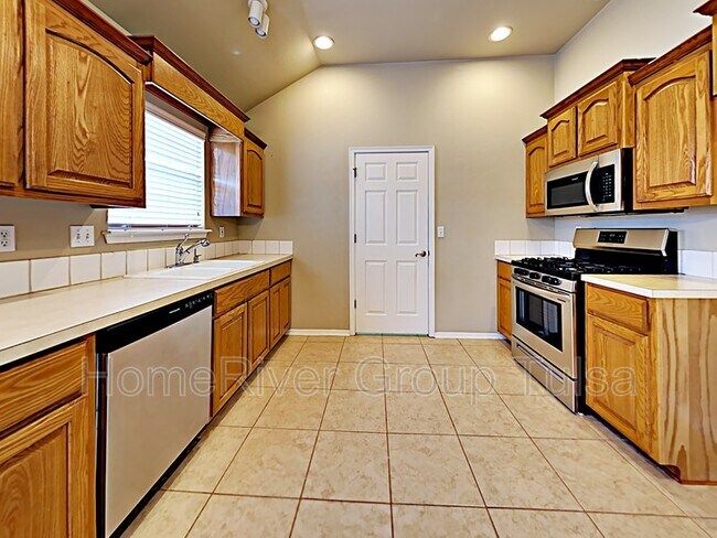 Foto del edificio - 10419 E 96th Pl N