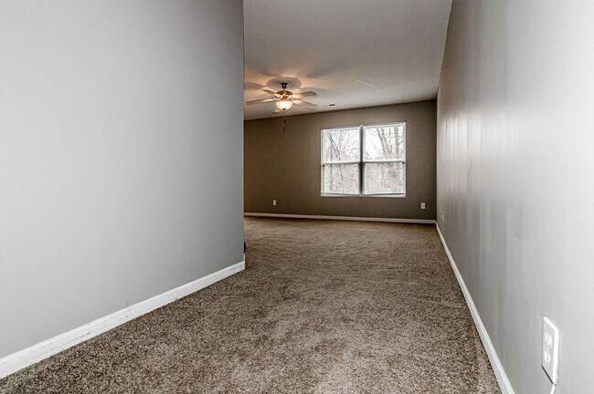 Building Photo - Spacious 3 bd Duplex