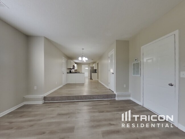 Building Photo - 232 Ermines Way