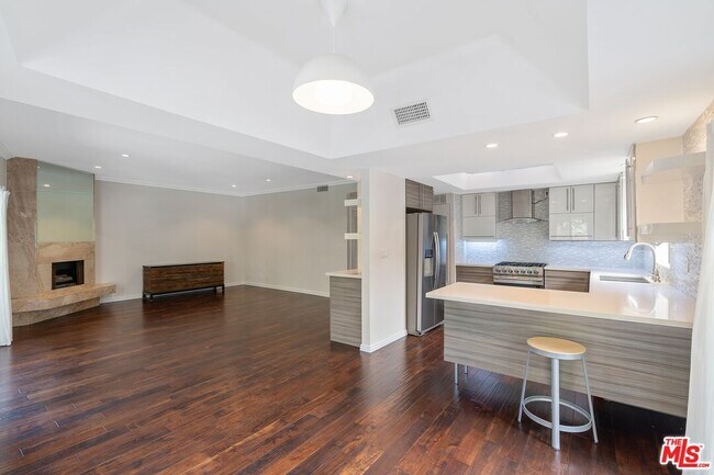 Foto del edificio - 10601 Ashton Ave
