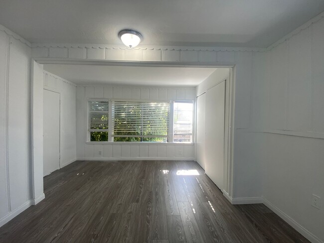 Building Photo - $1,995 - Spacious 2 bedroom in Long Beach ...