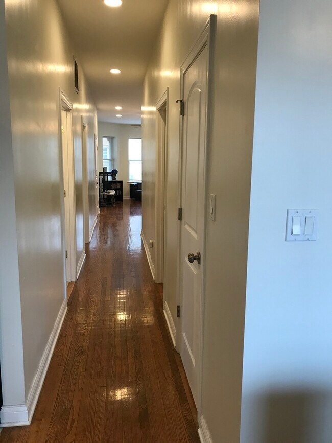 Foto del edificio - 1305 W Carmen Ave