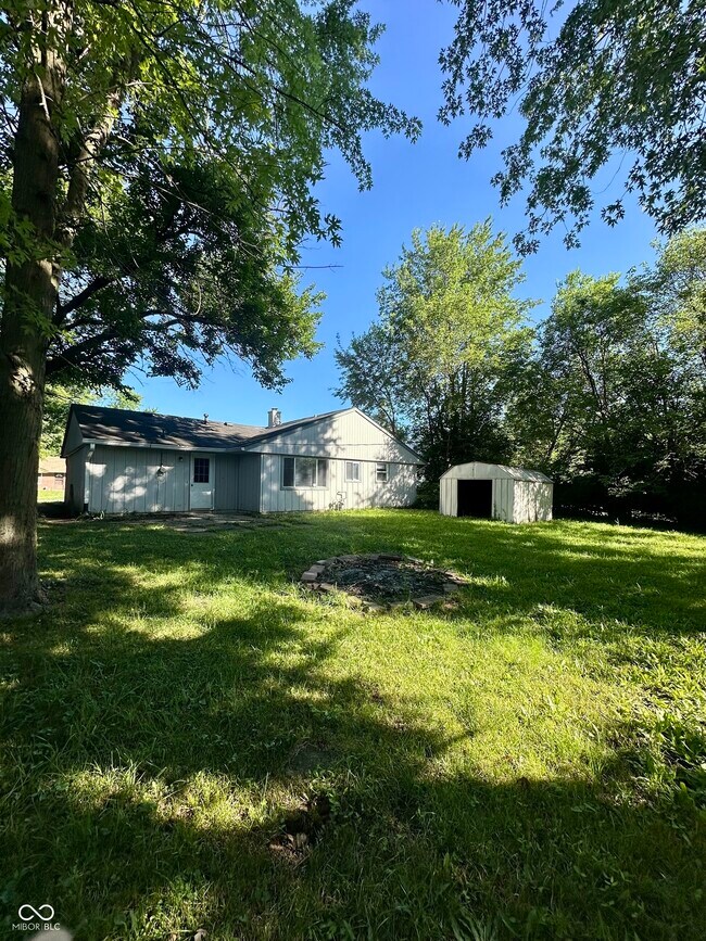 Building Photo - 3921 Malibu Dr